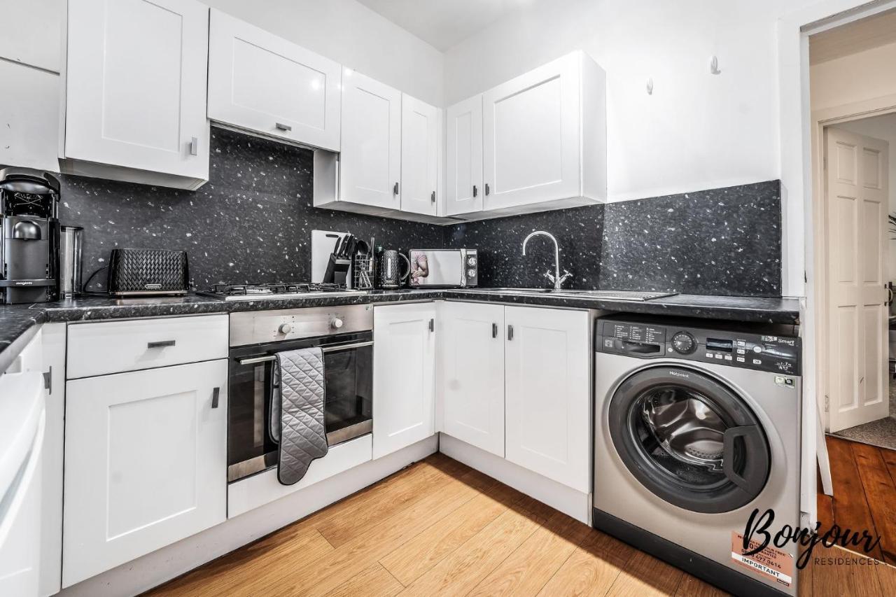 Cosy Grassmarket 2Br-1Ba - Newly Decorated! By Bonjour Residences Edinburgh Eksteriør billede