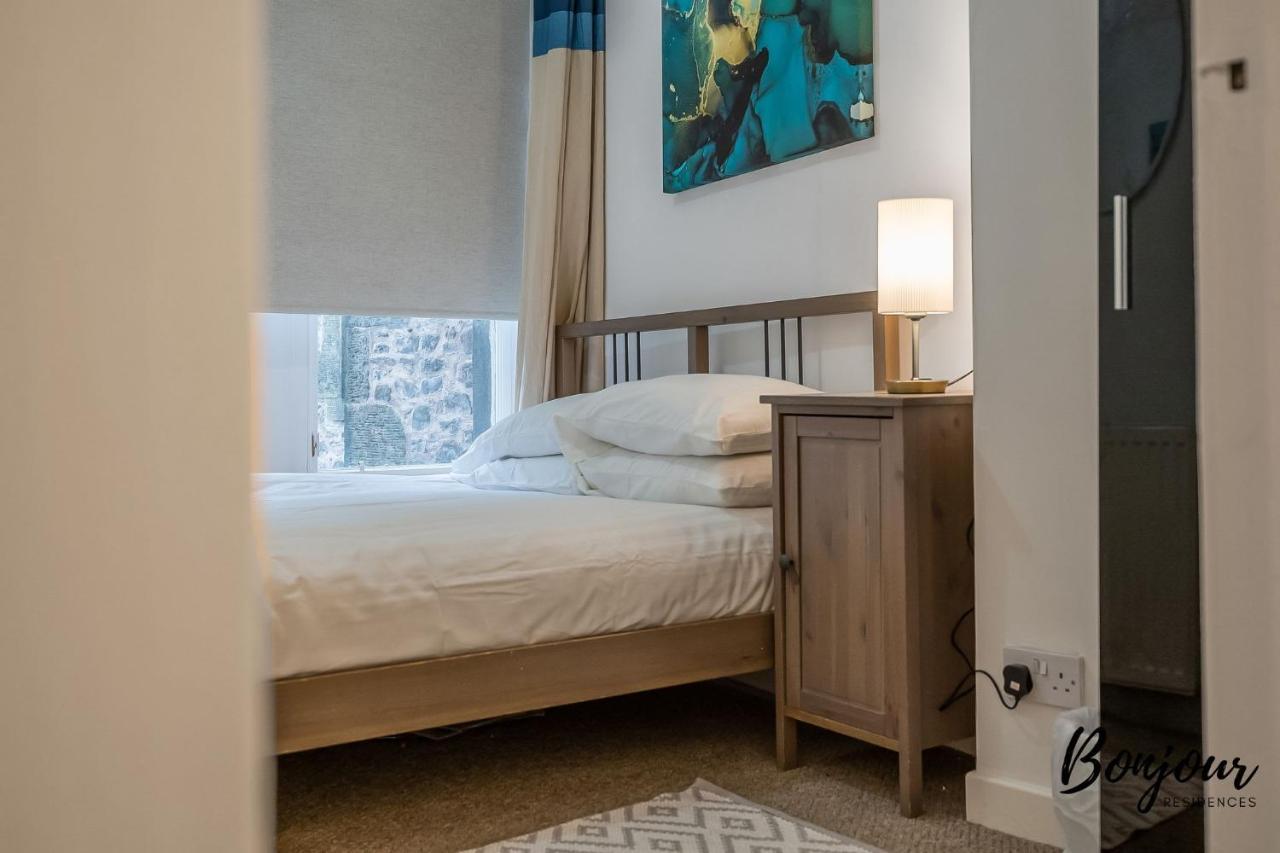 Cosy Grassmarket 2Br-1Ba - Newly Decorated! By Bonjour Residences Edinburgh Eksteriør billede