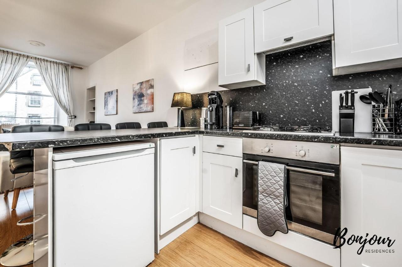 Cosy Grassmarket 2Br-1Ba - Newly Decorated! By Bonjour Residences Edinburgh Eksteriør billede
