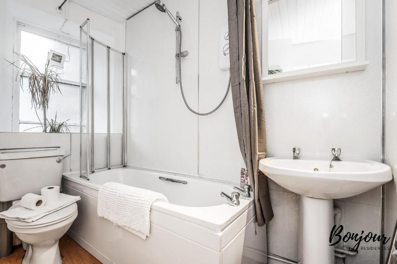 Cosy Grassmarket 2Br-1Ba - Newly Decorated! By Bonjour Residences Edinburgh Eksteriør billede