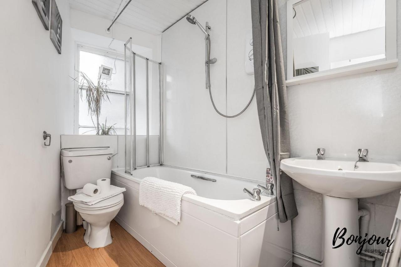 Cosy Grassmarket 2Br-1Ba - Newly Decorated! By Bonjour Residences Edinburgh Eksteriør billede