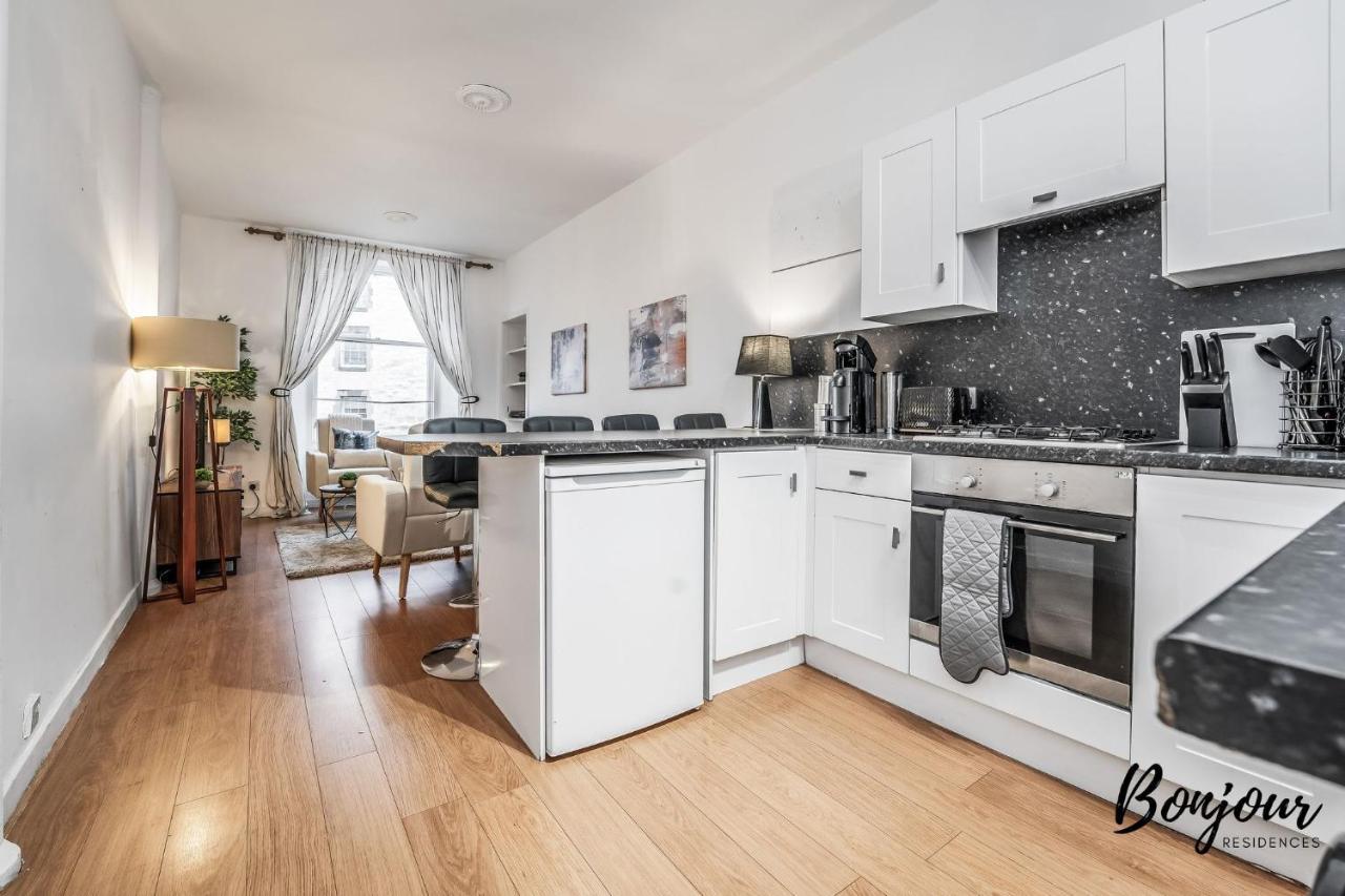 Cosy Grassmarket 2Br-1Ba - Newly Decorated! By Bonjour Residences Edinburgh Eksteriør billede