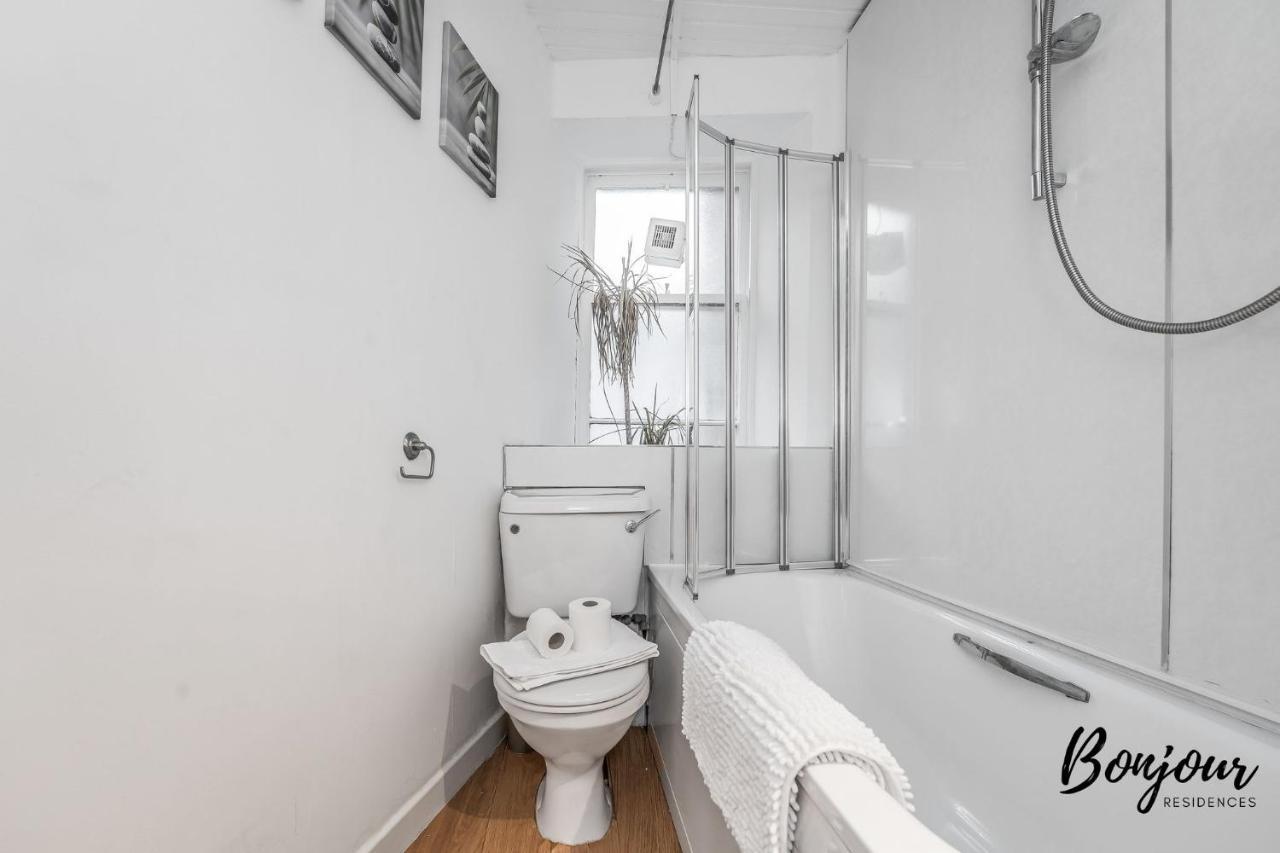 Cosy Grassmarket 2Br-1Ba - Newly Decorated! By Bonjour Residences Edinburgh Eksteriør billede